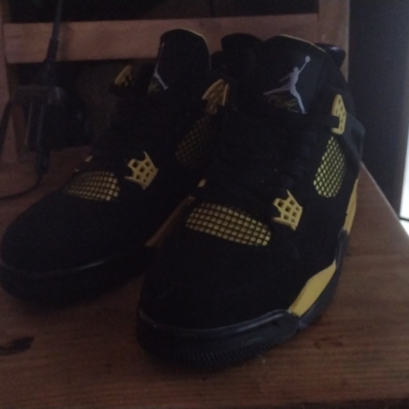Nike Air Jordan 4 retro GS thunder black yellow shoes 7.5m 9w aj4